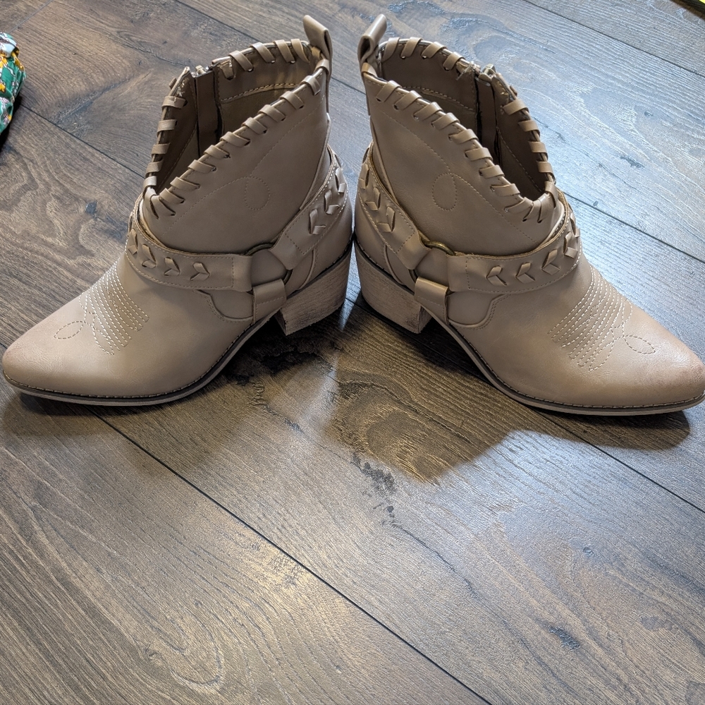 NWOB Altar'd State‎ Women's Tan/Brown Ankle Boots Size 8.5